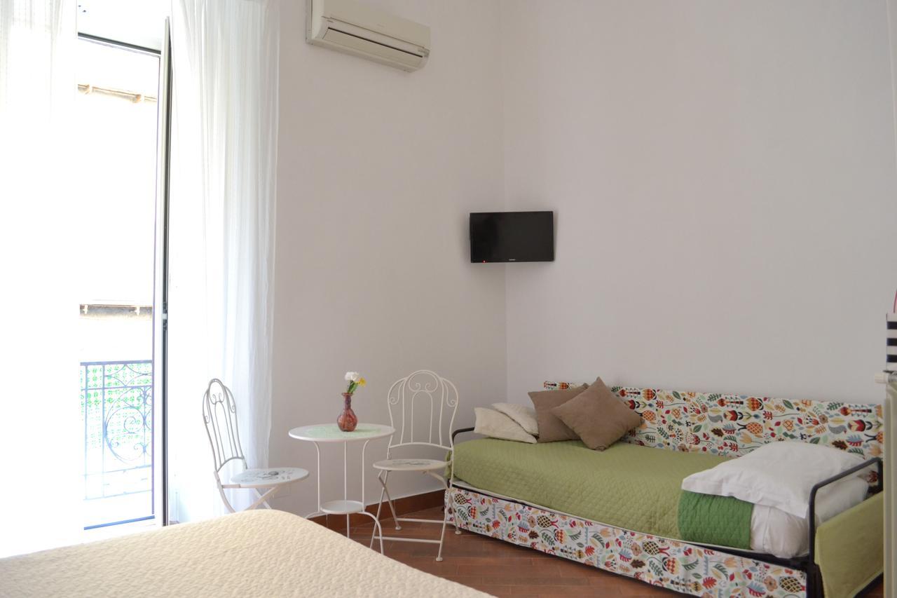 Le Stanze Di Dolly Bed & Breakfast Napoli Ngoại thất bức ảnh